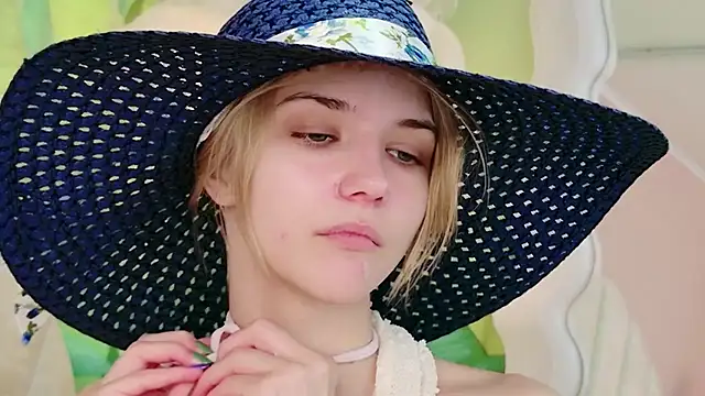 Snapshot of 4example_Chloe chatting on July 4, 2026, 5:47 am 4example Chloe online show from July 4, 2026, 5:47 am