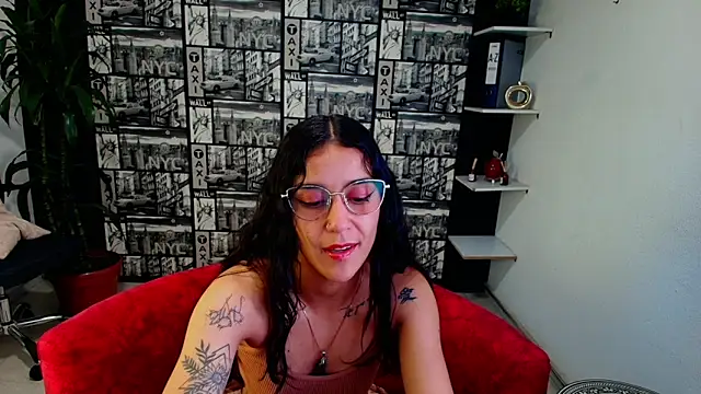 Snapshot of DanielaMonroe chatting on April 20, 2026, 9:16 pm DanielaMonroe online show from April 20, 2026, 9:16 pm