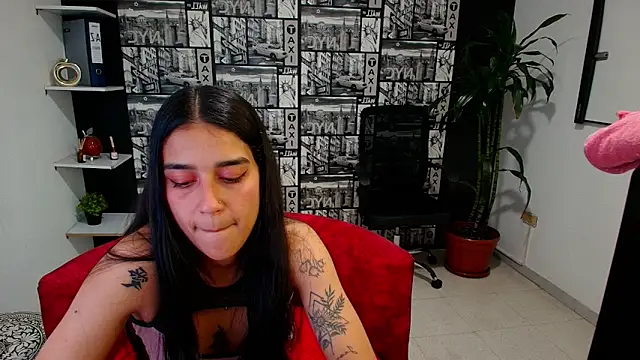 Snapshot of DanielaMonroe chatting on May 2, 2026, 12:27 am DanielaMonroe online show from May 2, 2026, 12:27 am