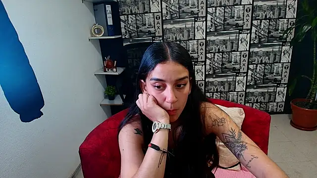 Snapshot of DanielaMonroe chatting on May 19, 2026, 9:55 pm DanielaMonroe online show from May 19, 2026, 9:55 pm