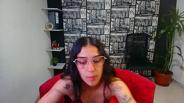 Snapshot of DanielaMonroe chatting on May 13, 2026, 8:49 pm DanielaMonroe online show from May 13, 2026, 8:49 pm