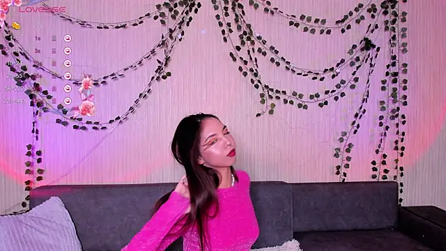 Snapshot of JenniferDavies chatting on October 22, 2025, 5:34 pm JenniferDavies online show from October 22, 2025, 5:34 pm