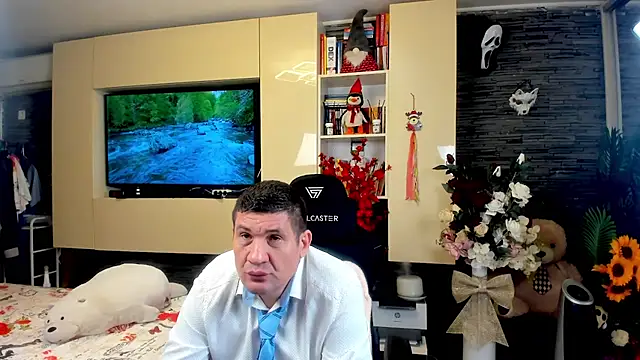 SpartacusDaddy48 online show from April 16, 2026, 8:42 pm