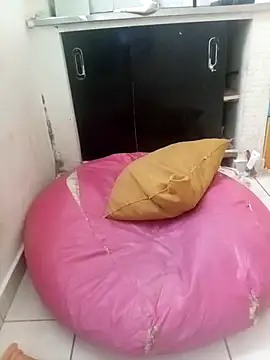 flavinhasensual online show from April 8, 2026, 12:06 pm