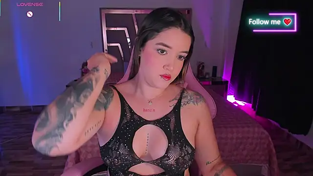 lunaarose online show from February 25, 2026, 4:12 am