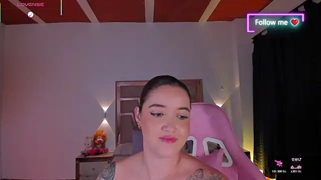 lunaarose online show from April 11, 2026, 7:45 am