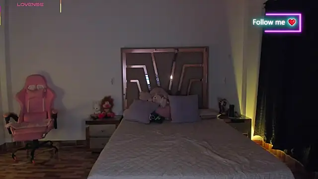 lunaarose online show from April 9, 2026, 2:46 am