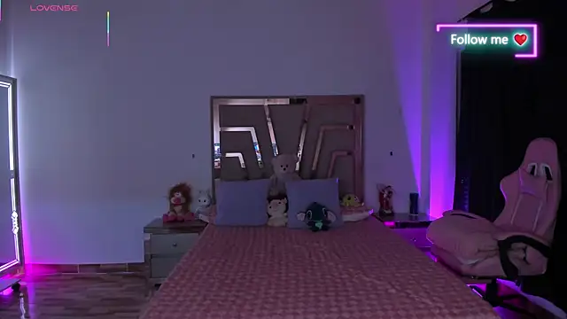 lunaarose online show from April 15, 2026, 3:12 am