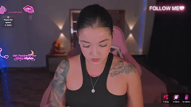 lunaarose online show from November 21, 2025, 1:48 am