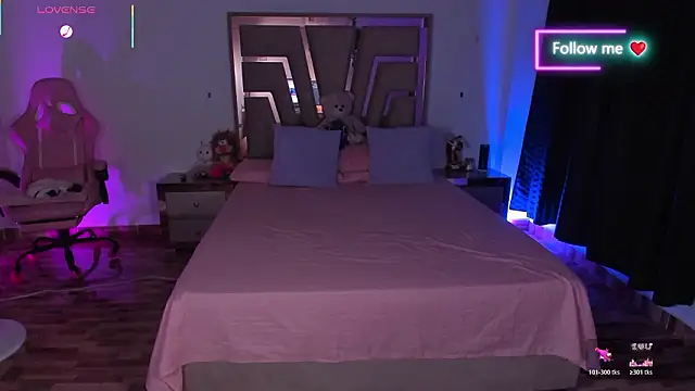 lunaarose online show from March 10, 2026, 3:43 am