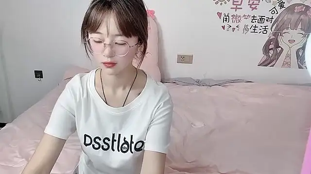 nini a online show from September 17, 2025, 4:47 am