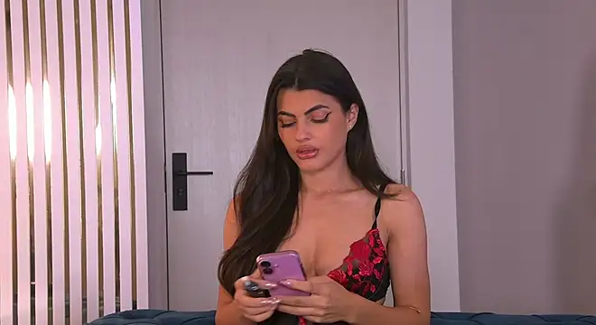 Snapshot of YasminaMoon chatting on October 15, 2025, 3:38 am YasminaMoon online show from October 15, 2025, 3:38 am