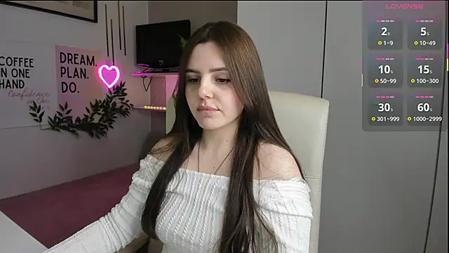 LiaWoow online show from October 19, 2025, 1:47 pm