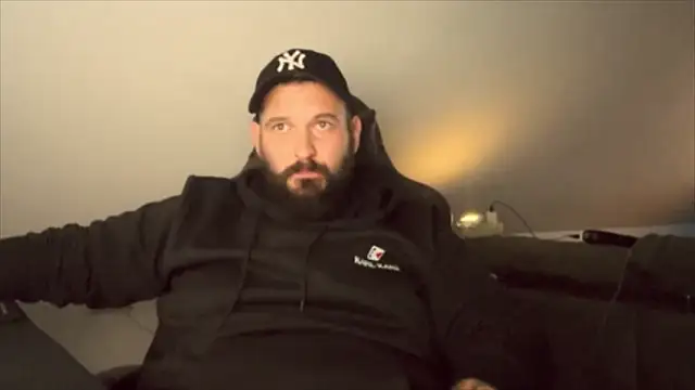 donchriiis92 online show from December 3, 2025, 8:19 pm