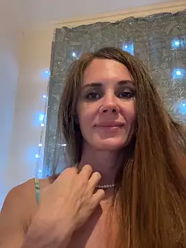 LucieMack online show from September 9, 2025, 8:40 pm