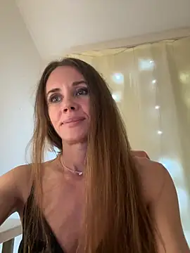 LucieMack online show from September 18, 2025, 5:16 pm