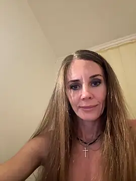 LucieMack online show from September 13, 2025, 4:29 pm