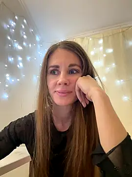 LucieMack online show from October 20, 2025, 8:20 pm