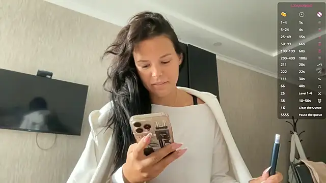 MaydaCornwall online show from September 17, 2025, 6:04 am