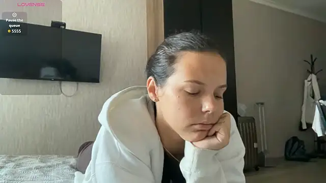 MaydaCornwall online show from September 22, 2025, 5:02 am