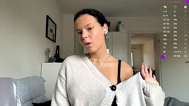 MaydaCornwall online show from November 12, 2025, 8:07 am