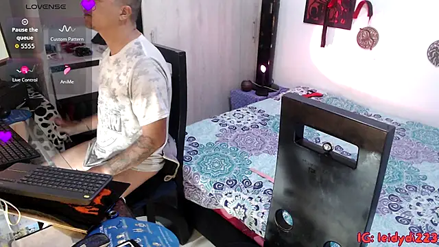 leidydi223 online show from October 3, 2025, 1:20 am