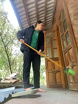 Lai005 online show from February 13, 2026, 8:25 am