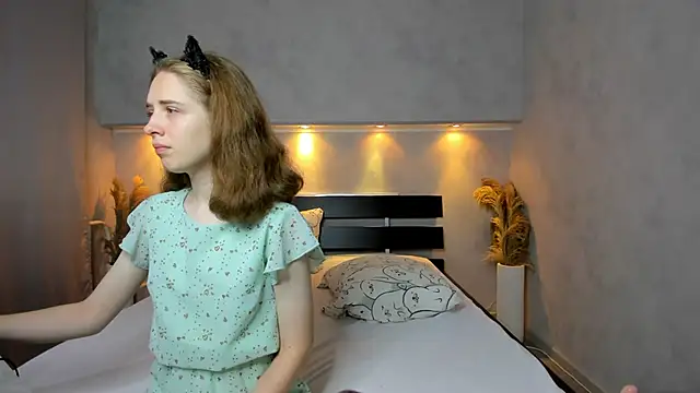 Camilla Kelly online show from September 26, 2025, 12:17 am