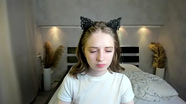 Camilla Kelly online show from October 8, 2025, 1:07 am