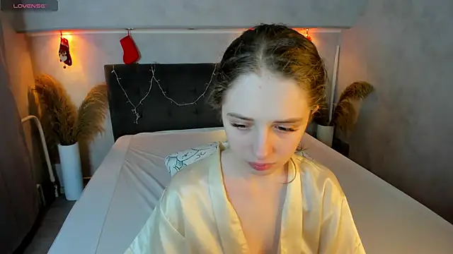 Camilla Kelly online show from February 12, 2026, 1:16 am