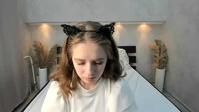 Camilla Kelly online show from October 23, 2025, 1:26 am