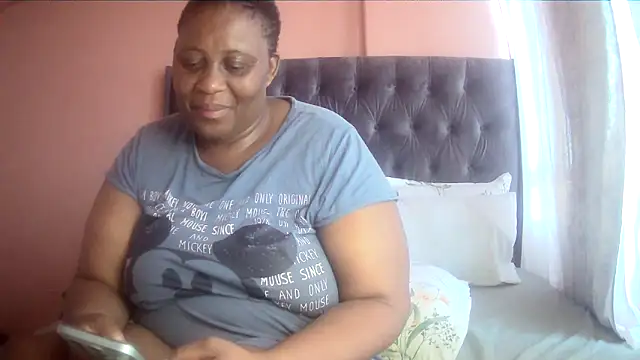 HUGEASSXXXXX online show from February 12, 2026, 5:18 am