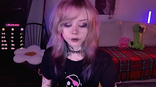 Lollyshy online show from November 30, 2025, 10:05 am