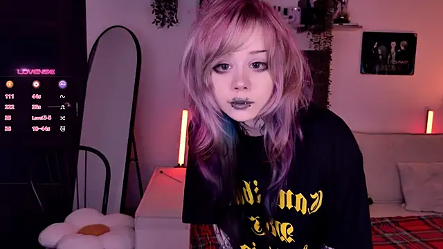 Lollyshy online show from November 18, 2025, 10:29 am