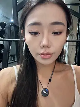 jiajia L online show from December 18, 2025, 2:32 pm