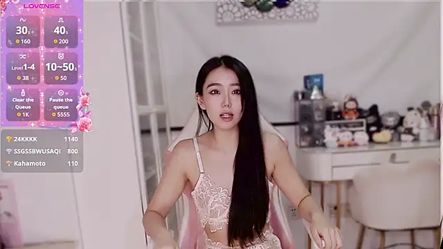 jiajia L online show from December 4, 2025, 6:51 pm