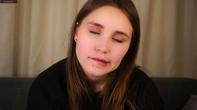 Snapshot of EthalFlowers chatting on November 26, 2025, 12:21 am EthalFlowers online show from November 26, 2025, 12:21 am