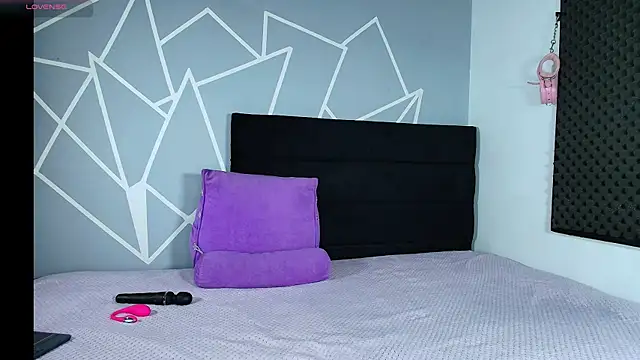 karlamoon23 online show from March 23, 2026, 7:58 pm