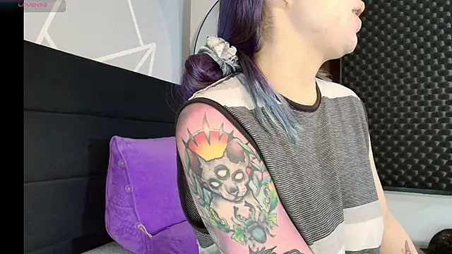 karlamoon23 online show from February 28, 2026, 8:52 pm