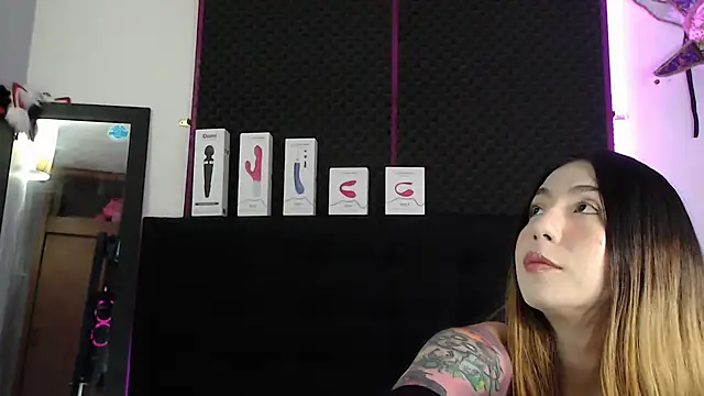 karlamoon23 online show from December 14, 2025, 9:20 pm