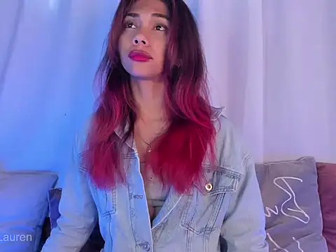 Snapshot of Laurenn_2 chatting on November 4, 2025, 4:00 pm Laurenn 2 online show from November 4, 2025, 4:00 pm