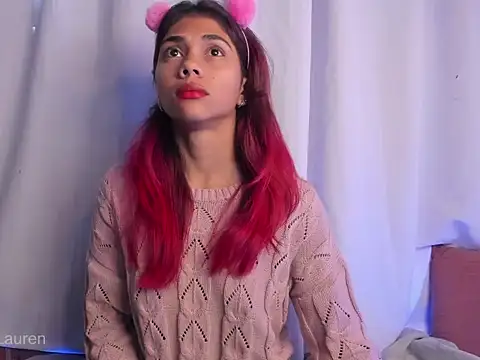 Snapshot of Laurenn_2 chatting on October 16, 2025, 5:21 pm Laurenn 2 online show from October 16, 2025, 5:21 pm