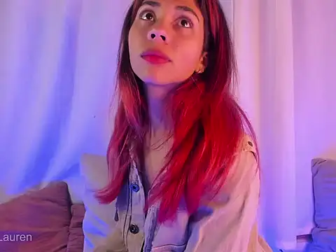 Snapshot of Laurenn_2 chatting on November 8, 2025, 3:21 am Laurenn 2 online show from November 8, 2025, 3:21 am