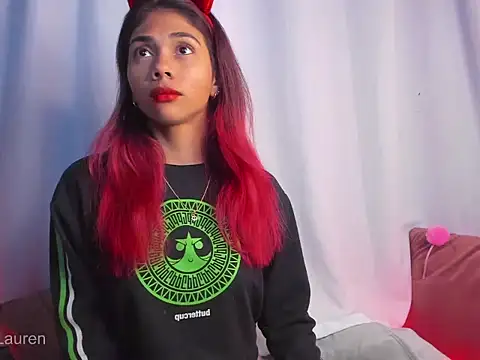 Snapshot of Laurenn_2 chatting on October 10, 2025, 3:29 am Laurenn 2 online show from October 10, 2025, 3:29 am