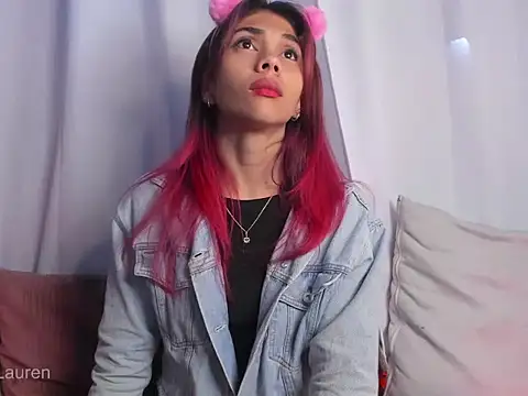 Snapshot of Laurenn_2 chatting on October 14, 2025, 5:02 pm Laurenn 2 online show from October 14, 2025, 5:02 pm