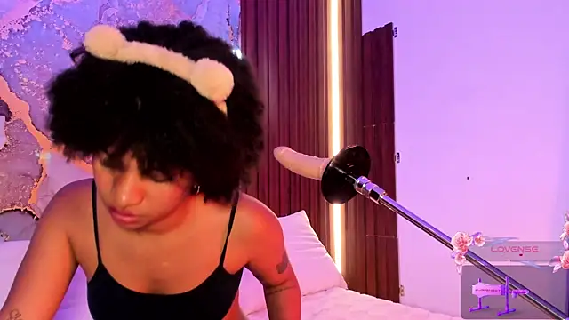 Lolalewis777 online show from September 20, 2025, 8:36 pm