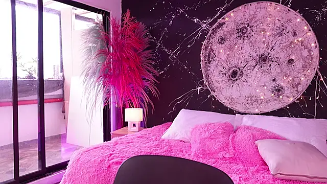 Snapshot of ShaniaDaniels chatting on December 17, 2025, 7:52 pm ShaniaDaniels online show from December 17, 2025, 7:52 pm