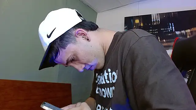 alexgiraldo   online show from June 13, 2026, 1:14 am