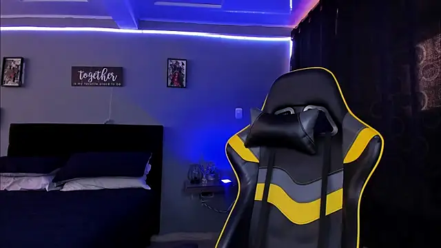 Snapshot of alexgiraldo__ chatting on October 18, 2025, 2:19 pm alexgiraldo online show from October 18, 2025, 2:19 pm