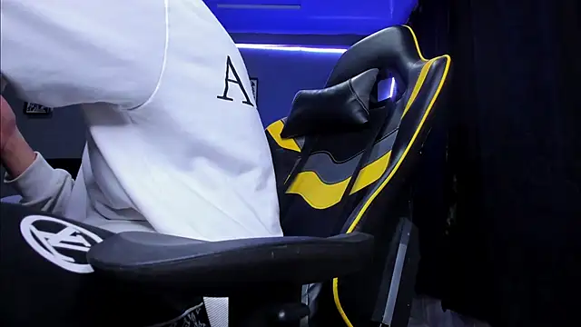 Snapshot of alexgiraldo__ chatting on November 5, 2025, 5:43 am alexgiraldo online show from November 5, 2025, 5:43 am